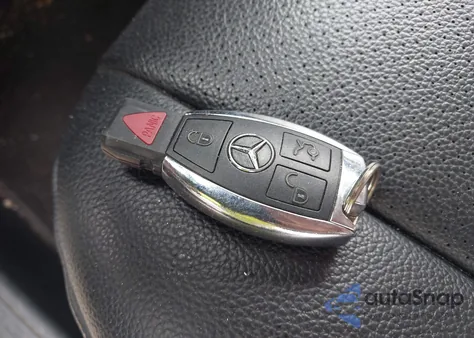 2010 Mercedes-Benz Glk 350 4Matic z USA, uszkodzony, nr VIN WDCGG8HB0AF457415